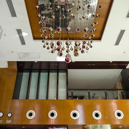 Treehouse Queens Pearl Гургаон Экстерьер фото