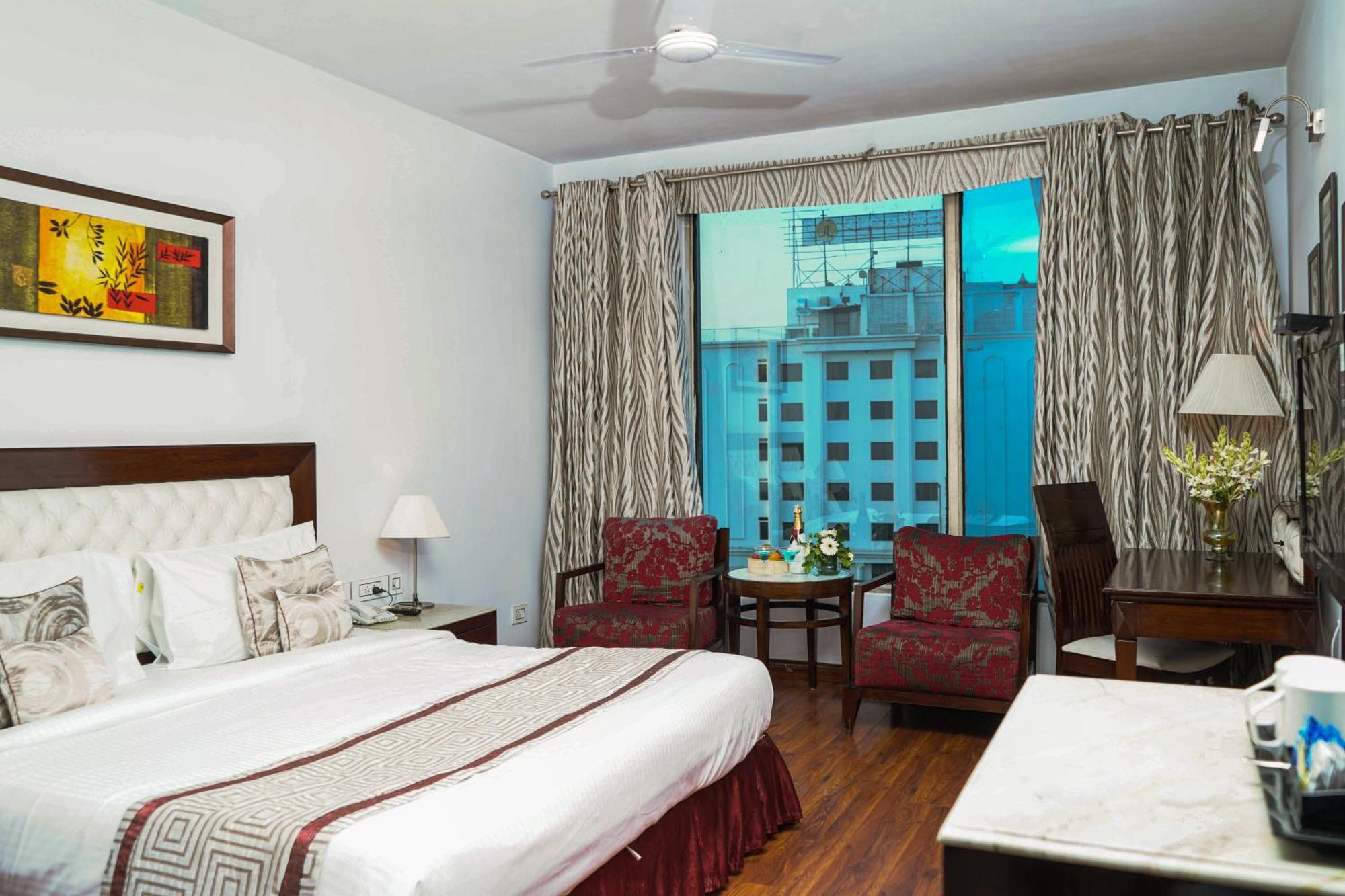 Treehouse Queens Pearl Гургаон Экстерьер фото