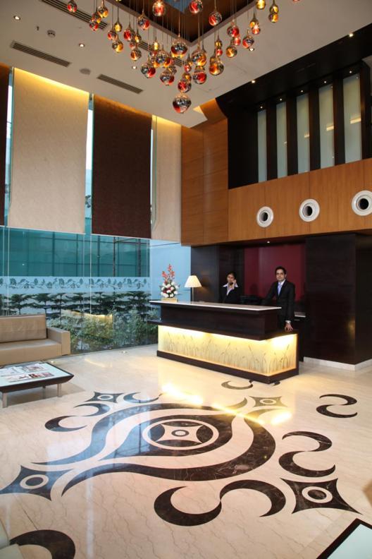 Treehouse Queens Pearl Гургаон Экстерьер фото