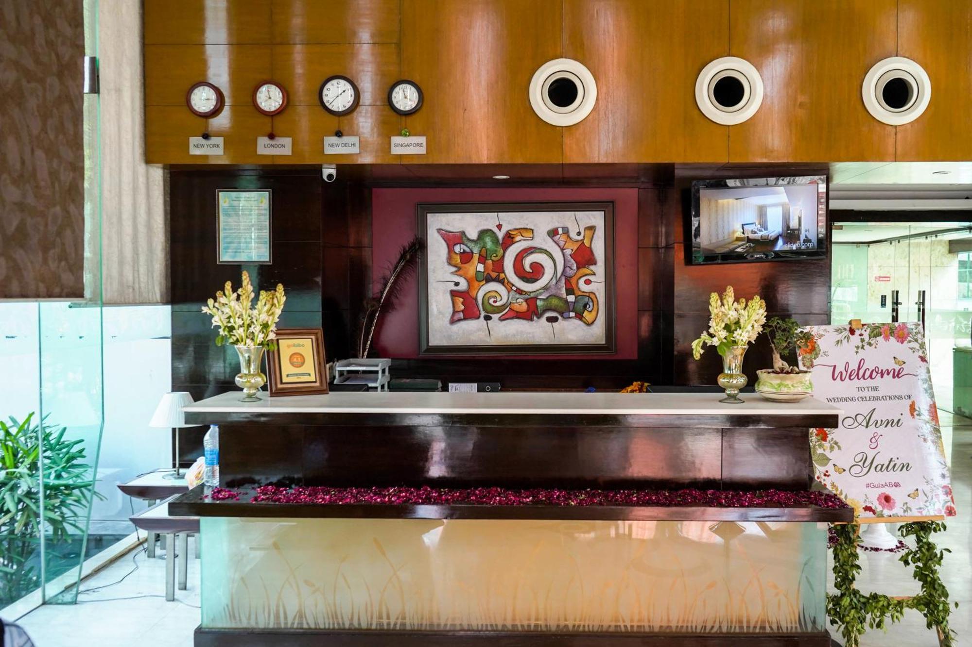 Treehouse Queens Pearl Гургаон Экстерьер фото