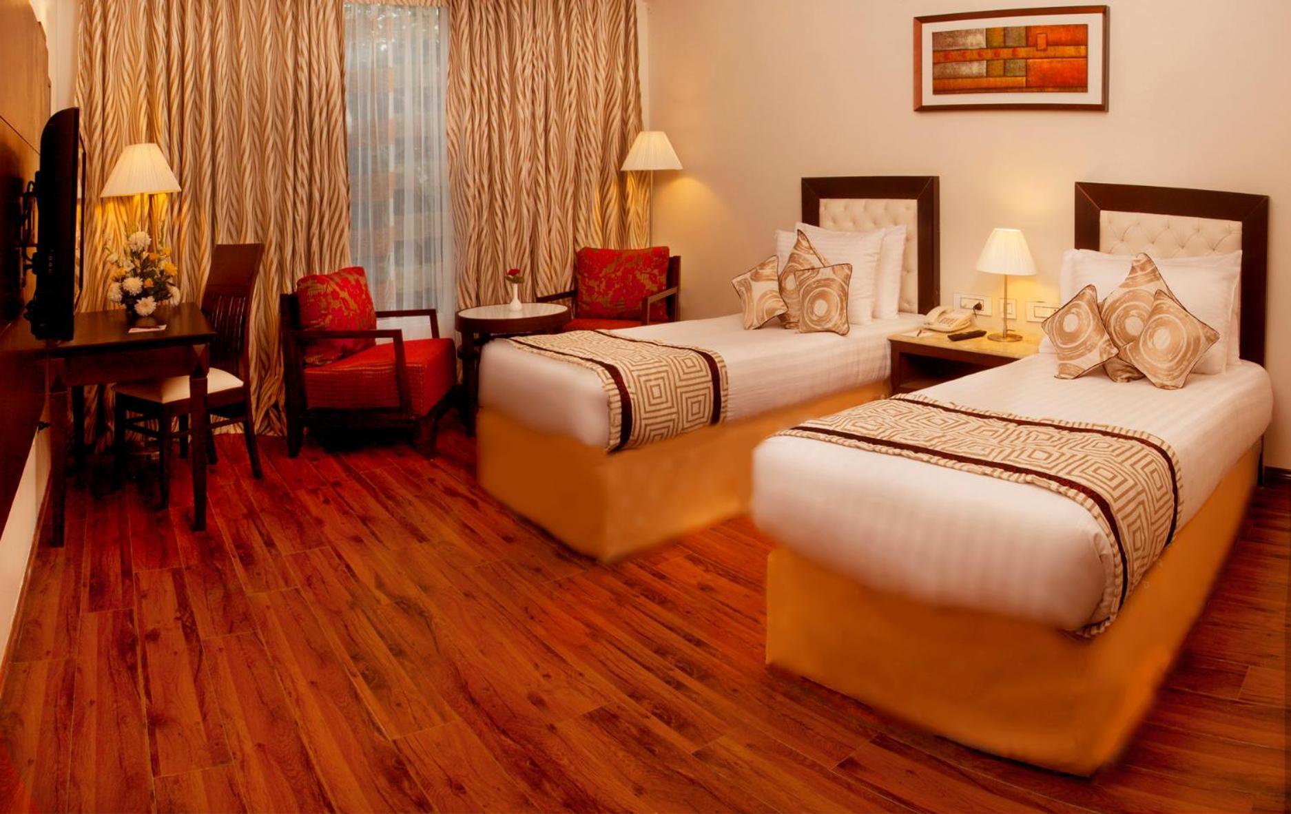 Treehouse Queens Pearl Гургаон Экстерьер фото