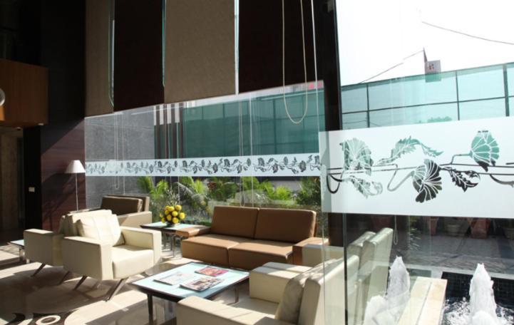 Treehouse Queens Pearl Гургаон Экстерьер фото